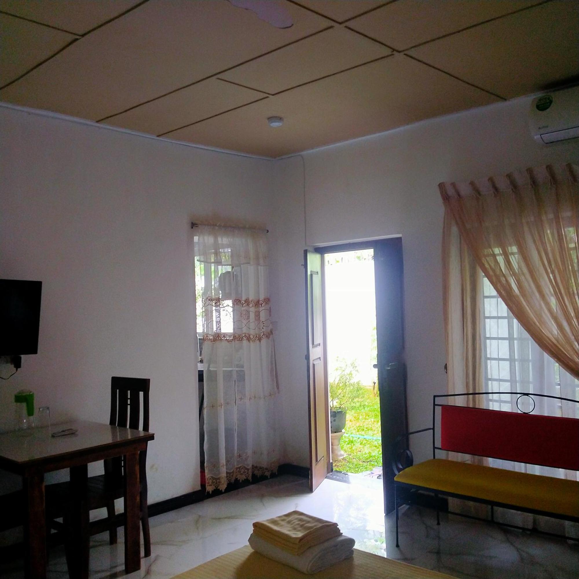 Living Home Negombo Pokój zdjęcie